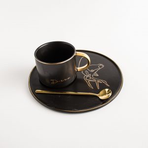 CRNA ŠOLJA LUX SA KAŠIČICOM OKRUGLA TACNA